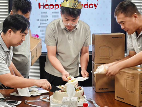 温暖相伴，携手同行｜怡和机械举办九月员工生日会